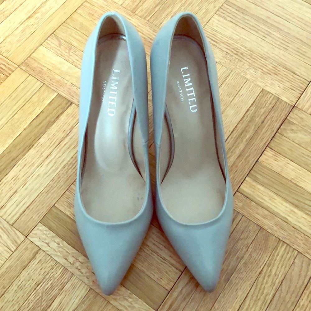 Grey leather court shoes size US8
